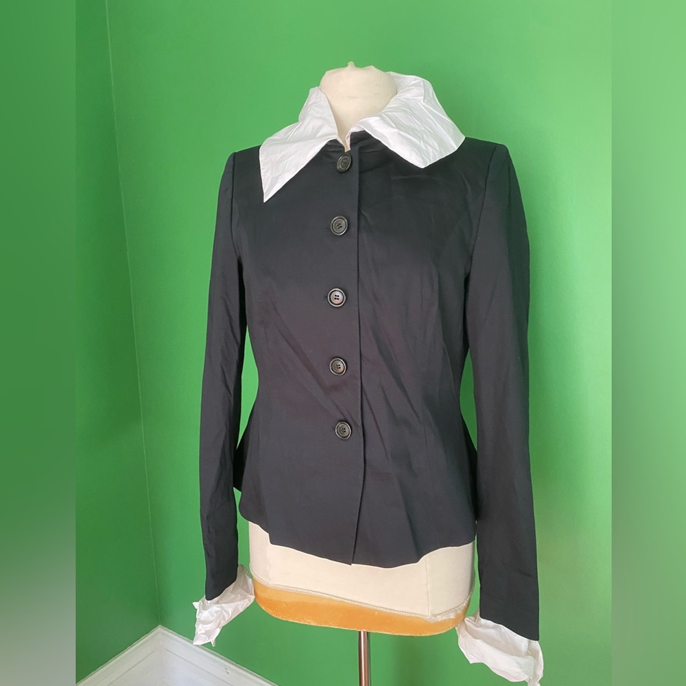 Pauw Amsterdam black cotton fitted blazer with white collar and cuffs Victorian